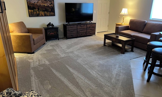 Pleasant View Apartamento | Basement Family Studio for 5 with Hot Tub