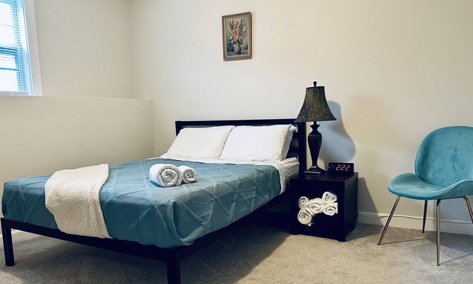 Yorkshire Casa | Basement in a townhouse, private and clean floor all to yourself!