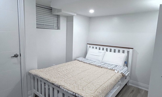 Thorold Casa | Basement Room 2 with a stylish washroom @Welland, ON
