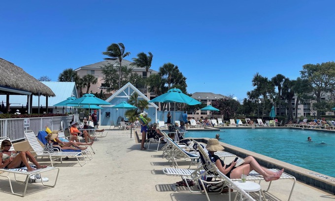 Jupiter Bay Condominio | Bask in the Warmth of Our Jupiter Gem! JUPITER BAY!