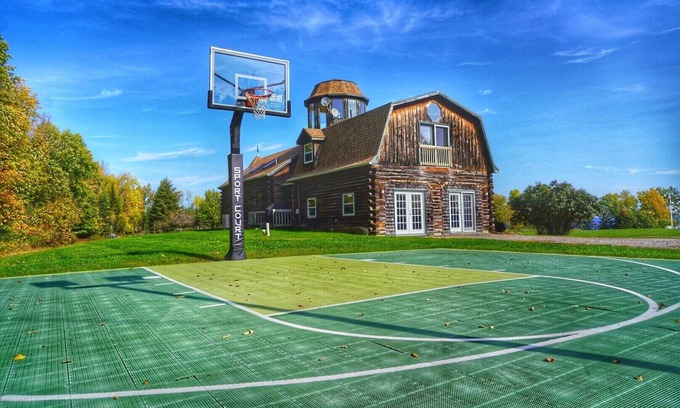 Grand Isle Casa | Basketball Court, 100 yard chipping Range, Water Sports, Games, Firepit, bikes
