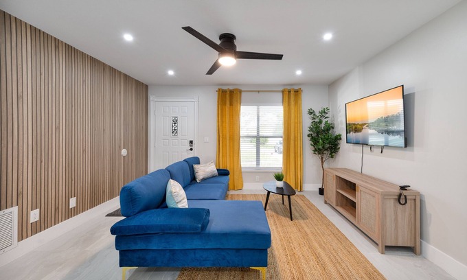 Saint Cloud Casa | Basketball + Firepit + 20mi to Disney + in dwtn!