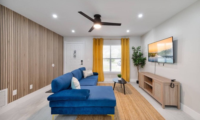 Saint Cloud Apartamento | Basketball + Firepit + 20mi to Disney + in dwtn!