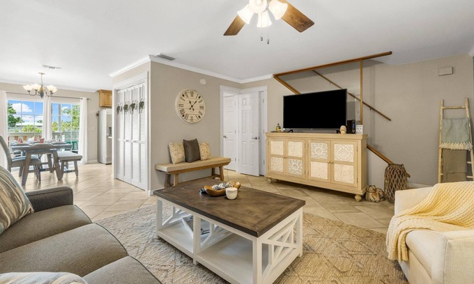 Gulf Lagoon Beach Apartamento | Basking by the Beach
