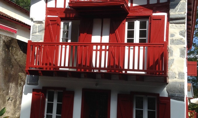 Cambo-les-Bains Casa | Basque family home in the heart of the historic district