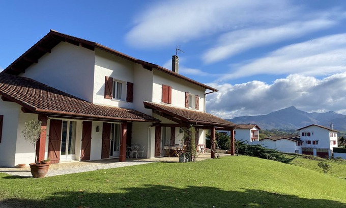 Behobie Casa | Basque house for 14 people 10 minutes from Saint Jean de Luz