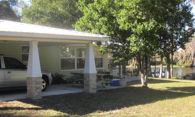 Citrus Springs Casa | Bass Fishing y relajante desde su propia casa privada y Muelle