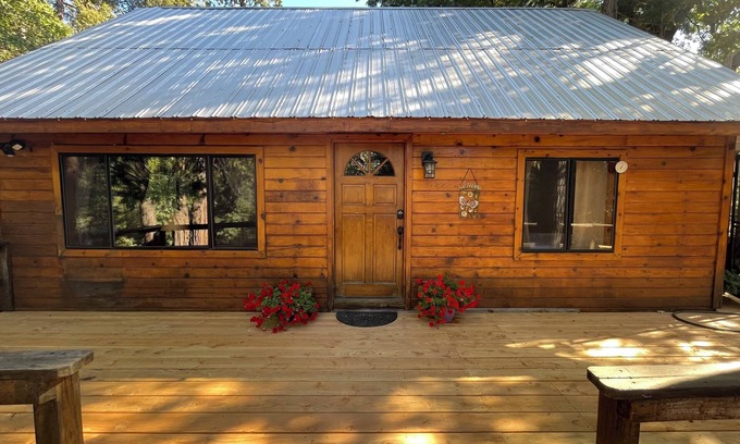 Oakhurst Cabina | Bass lake charming cabin with AC, WiFi