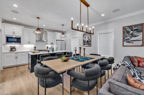 Berry Hill Casa | Bass - Private Rooftop - 8 mins to Broadway