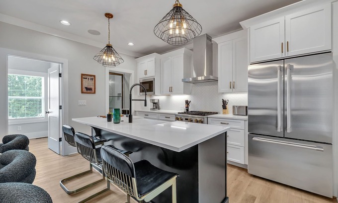 Berry Hill Cabaña | Bass - Private Rooftop - 8 Mins to Broadway