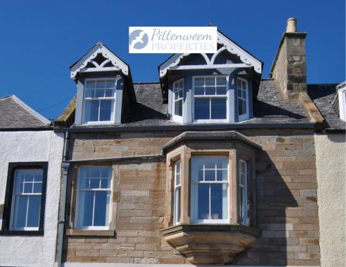 Pittenweem Casa | Bass View- harbourfront home Pittenweem