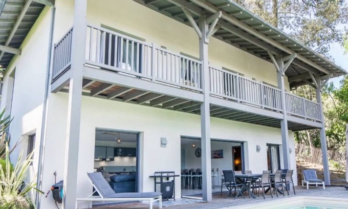 La Teste-de-Buch Casa | Bassin d'Arcachon, close to the beach, luxury villa in Pyla sur mer with swimming pool.