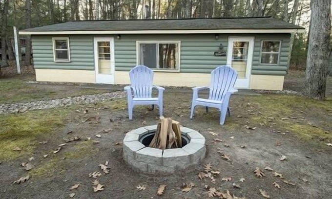 Ludington Cabina | Basswood Hideaway - Wooded Retreat near Bass Lake and Lake Michigan!