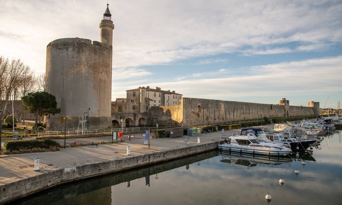 Beaucaire Alquiler De Eote | Bateau au Port en Plein Coeur de Beaucaire