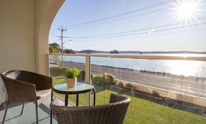 Batehaven Apartamento | Batemans Bay Studio Escape with Lush Vista
