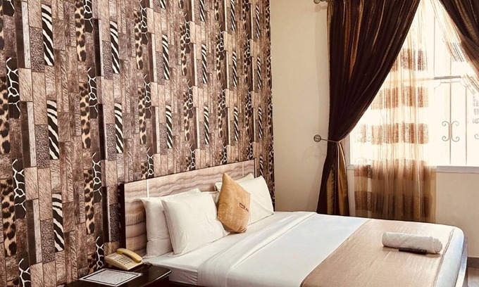 Ofin Hotel | BATES GARDEN GUEST HOUSE