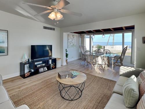 O'byrne Casa | Bathing Suit Beach Bungalow