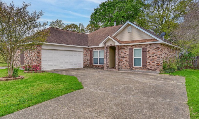 Broadmoor Casa | Baton Rouge Retreat w/ Patio, Grill & Fire Pit!