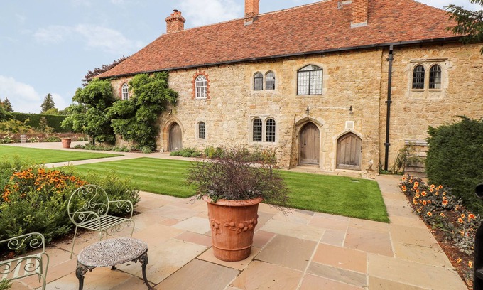 Maidstone Cabaña | Battel Hall, HOLLINGBOURNE