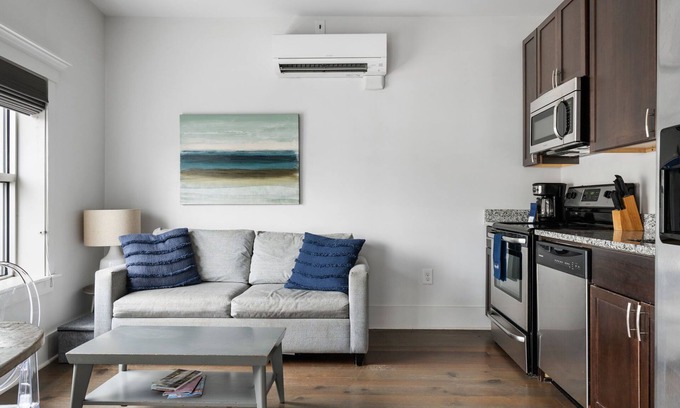 Downtown Charleston Apartamento | Battery Suite | In the Heart of King Street!