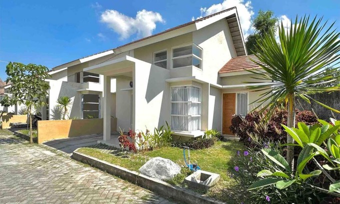 Praya Casa | Batujai House