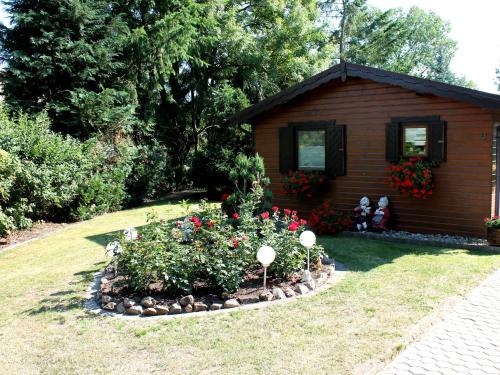 Neubukow Casa | Bauernhaus Bungalow in Neubukow schöner Garten