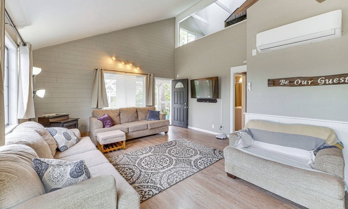 Greenwood Cabaña | 5 Acres & Deck: Scenic Greenwood Home w/ Mtn Views