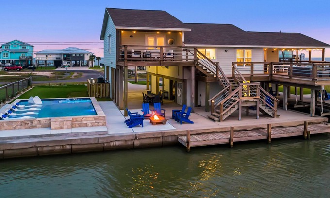 Rockport Casa | Bay Bliss | Private Pool + Lighted Dock!