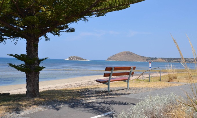 Encounter Bay Casa | Bay Breeze Seaside Cottage
