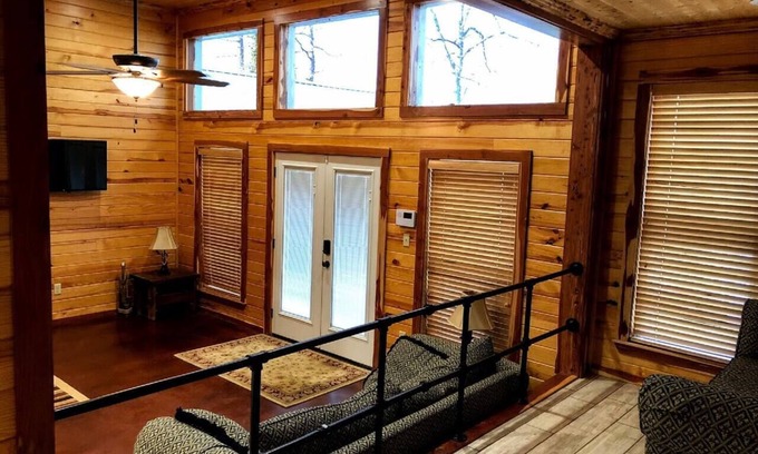 Negreet Casa | Escápese a excelentes vistas, pesca y una ubicación conveniente.