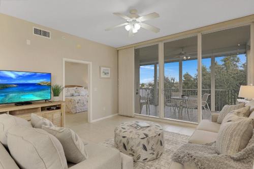 Vanderbilt Beach Apartamento | Bay Front Bliss and Short Stroll to the Beach