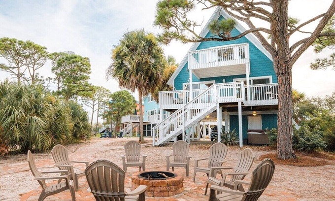 Cape San Blas Cabina | Bay Front w Dock! Hot tub, Beach across the street, Pet friendly
