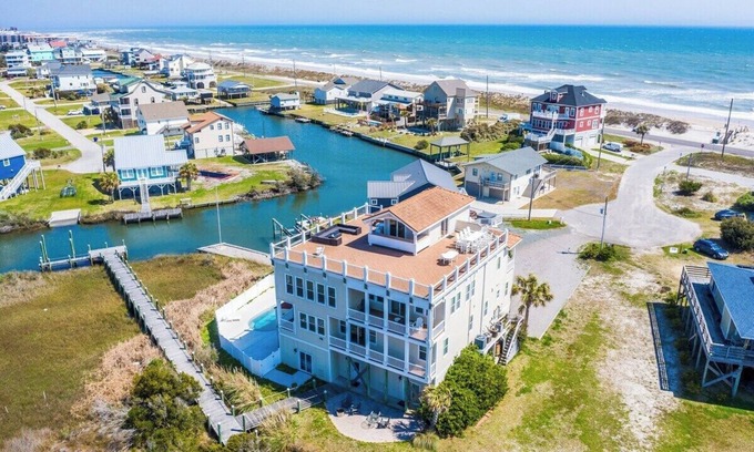 Sneads Ferry Casa | Bay Manor - Top tier home with everything to offer - Private Pool - Roof Top hot tub