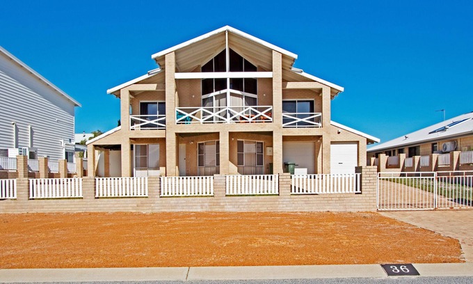 Jurien Bay Casa | Bay Sanctuary: 4 BR, 2 BA House in Jurien Bay, Sleeps 8