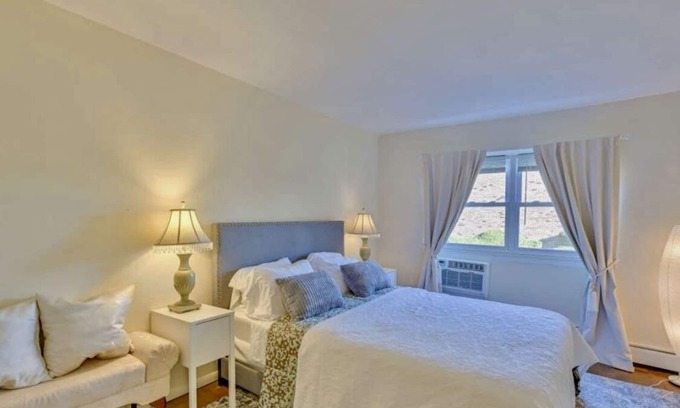 North Bay Shore Apartamento | Bay Shore Condo Close to Outdoor Sports & Institutes!