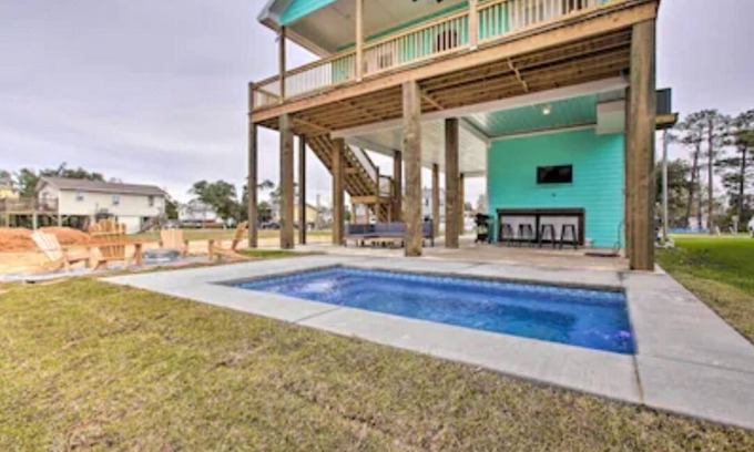 Shoreline Park Casa | Bay St Louis Water Front Home w/ Private Pool + Boat Dock