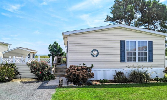 Assateague Pointe Casa | Bay-View Beauty in Assateague Point