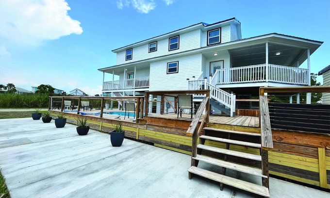 Shoreline Park Casa | Bay Watch - 5Br 3.5 Ba Waterfront with pool pet friendly