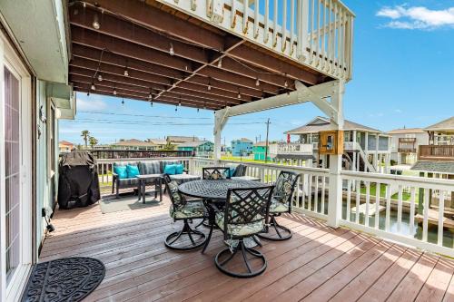 Galveston Casa | Bay Waterfront Boat Slip Huge Decks