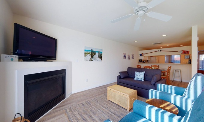 Bethany Beach Casa | Bayberry Woods condo with fast WiFi, on-site pool, tennis & pickleball