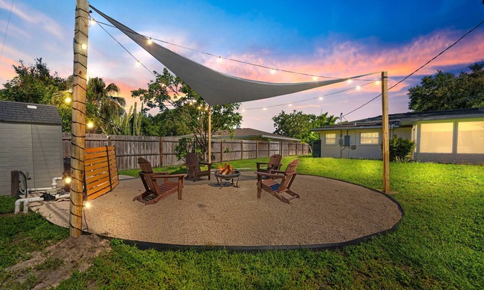 Whitfield Casa | BayBreeze Cottage Family-Friendly Sleeps 6-8 Near SRQ, Ringling & Beaches