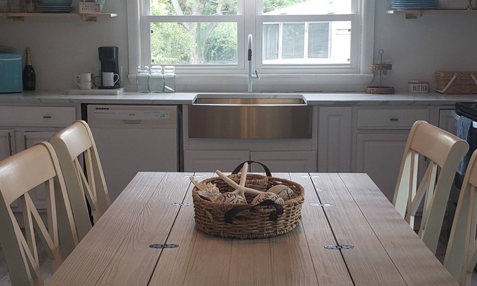 Chincoteague Casa | BAYDREAM BELIEVER Island getaway in a quiet neighborhood.