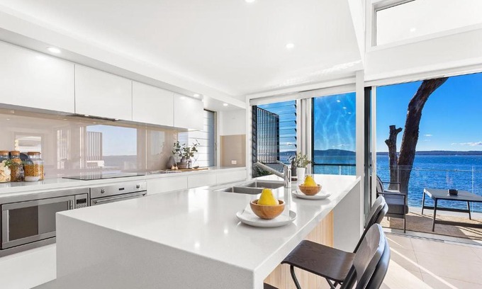 Corlette Apartamento | Baydream on the Beach - With Breathtaking Water Views