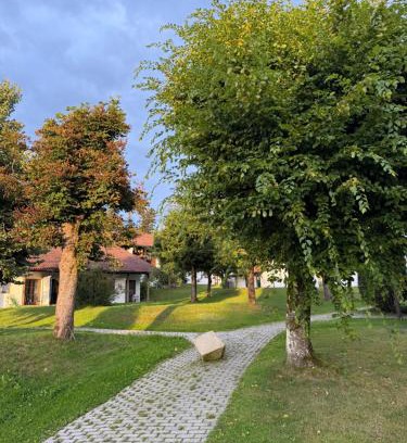 Waldkirchen Apartamento | Bayerischer Wald Hideaway, nähe Passau, Garten, Kamin, Galerie,