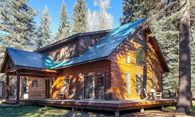 Bayfield Cabina | Bayfield Cabin w/ Wraparound Deck & Fire Pit
