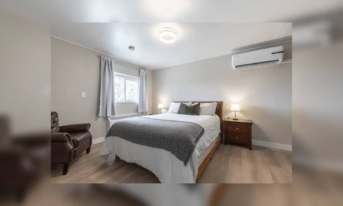 Bluewater Apartamento | Bayfield Retreat 2 Pool HotTub Near Grand Bend & Lake Huron Pet Friendly
