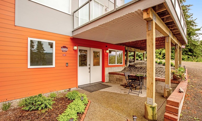 Adelma Beach Casa | Bayfront apartment with private patio, beach access, water views, AC & W/D