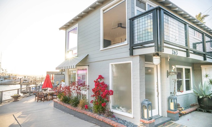 Morro Bay Casa | Frente al mar / frente a la playa Beach Cottage. Frente al mar para comer y cocinar.