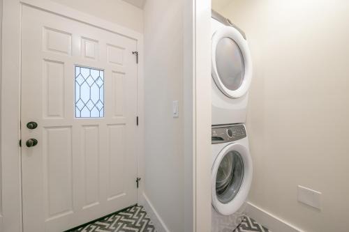Balboa Peninsula Casa | Bayfront Beauty II