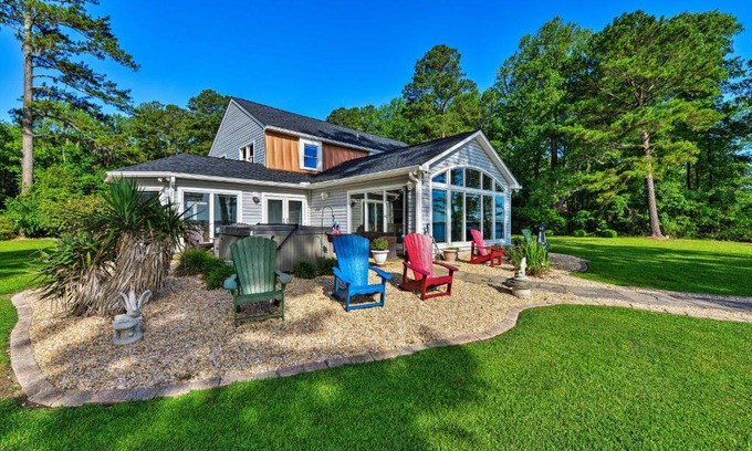 Chocowinity Casa | Bayfront Blounts Creek Home Private Beach and Dock!
